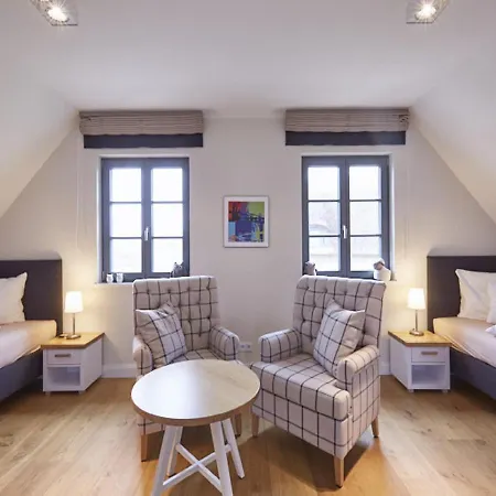 Hébergement de vacances Reetland Am - Premium Reetdachvilla Mit 2 Schlafzimmern, Sauna Und Kamin E22 *